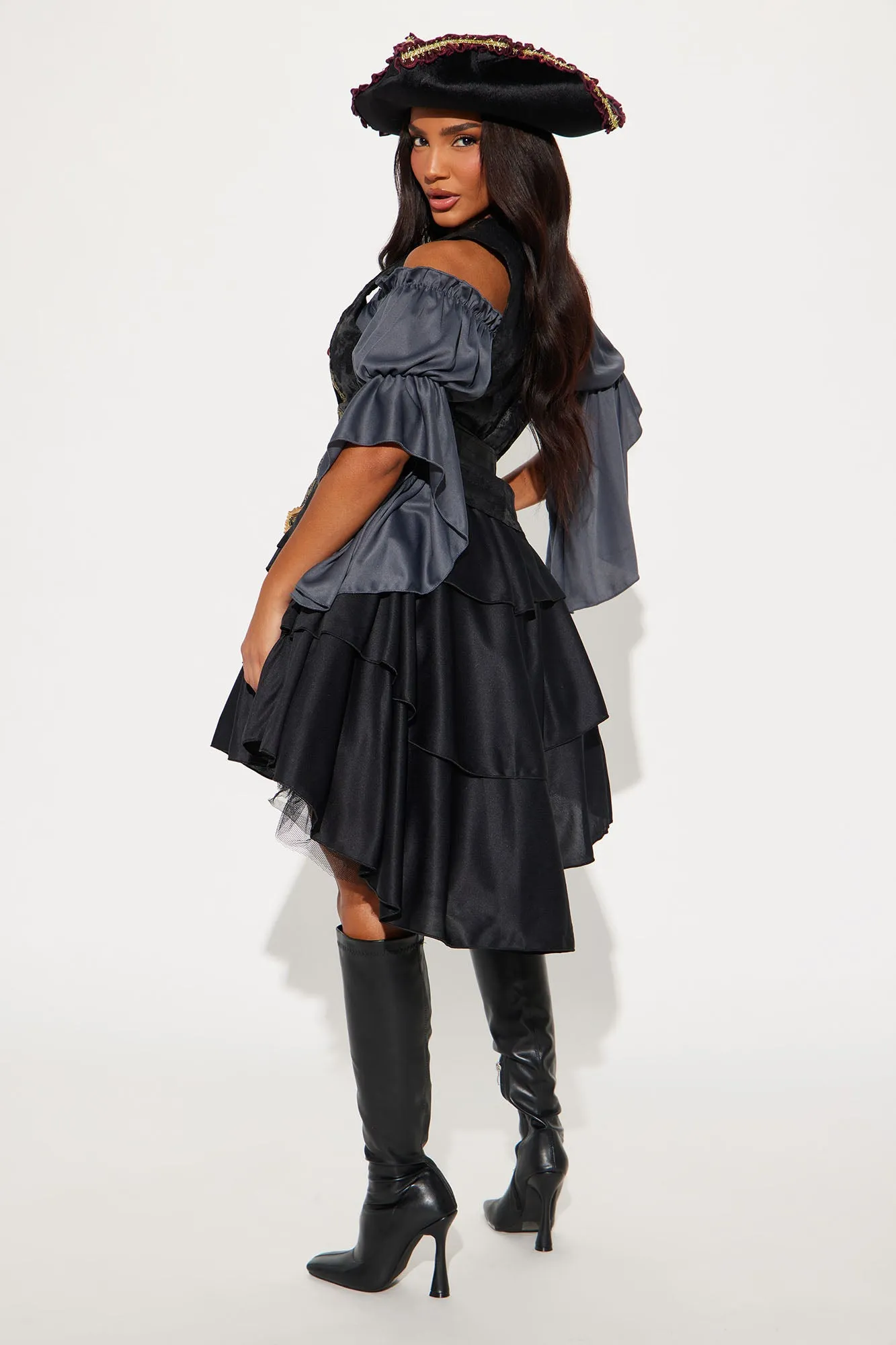 Beauty Of The Dark Seas 2 Piece Costume Set - Black/Grey